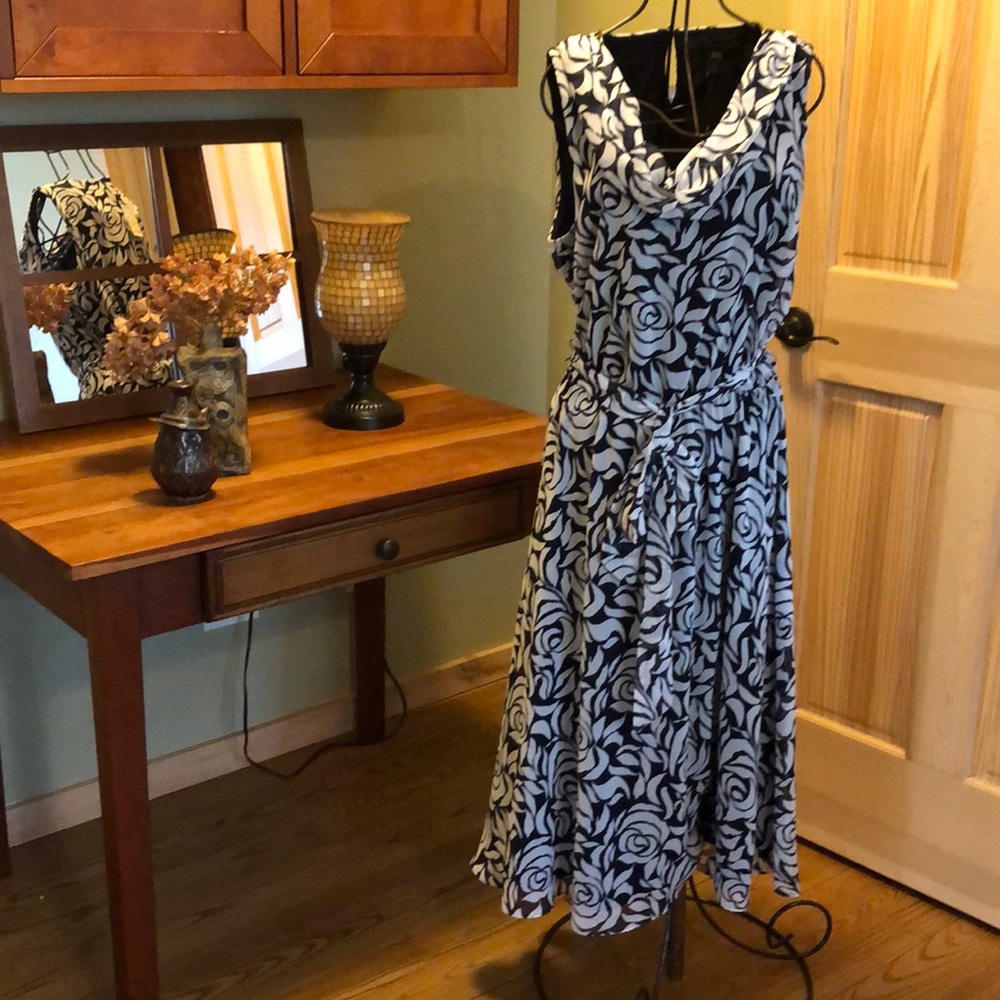 🎨 JBS NWT navy/white sleeveless flowing dress 16